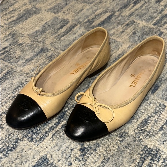 CHANEL Shoes - Chanel Beige and Black Women's Flats 39.5